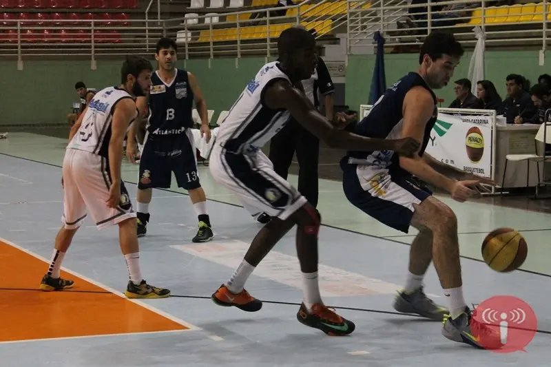 AD Brusque estreia hoje na temporada