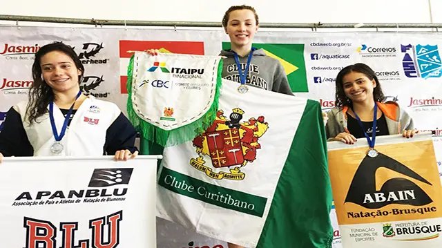 Brusquense conquista três medalhas no Júnior Sênior de Natação  
