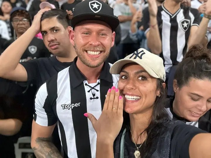 (VIDEO) Brusquense surpreende amada durante jogo do Botafogo