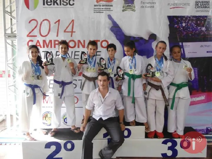 Equipe conquista 10 medalhas