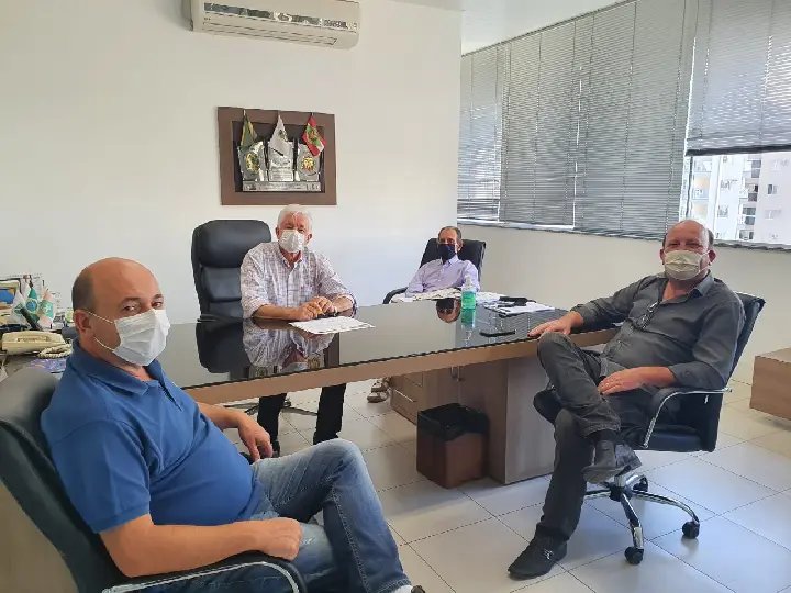 Lideran&ccedil;a do governo muda de m&atilde;os na C&acirc;mara Municipal 