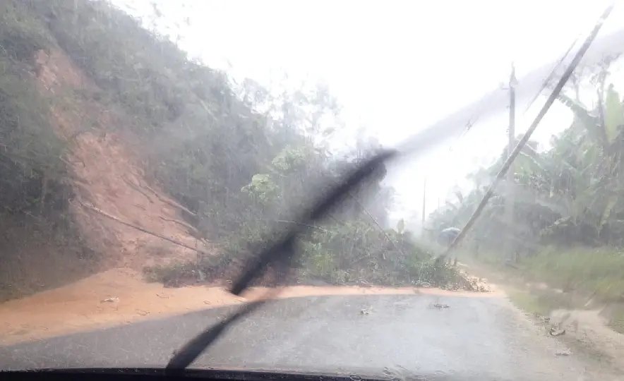 Deslizamento de terra interrompe acesso &agrave; localidade de &Aacute;guas Negras