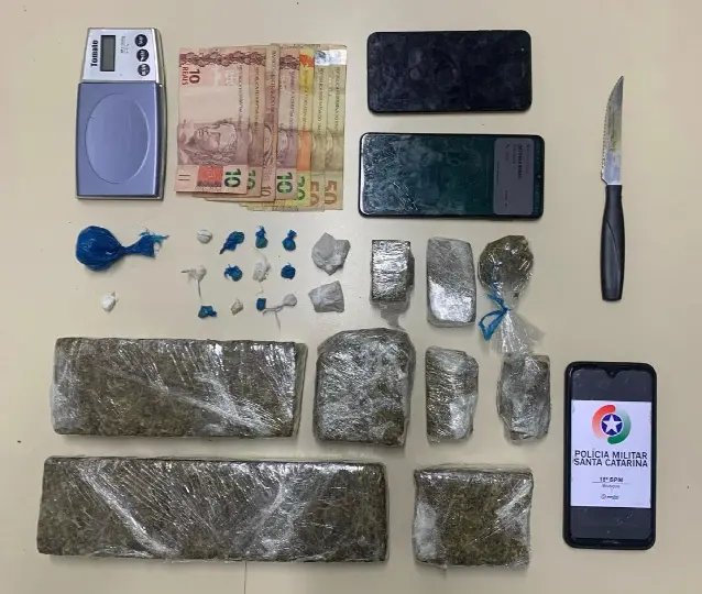 Drogas, dinheiro e um preso no Centro de Brusque