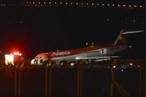 Avião faz pouso de emergência em Brasília