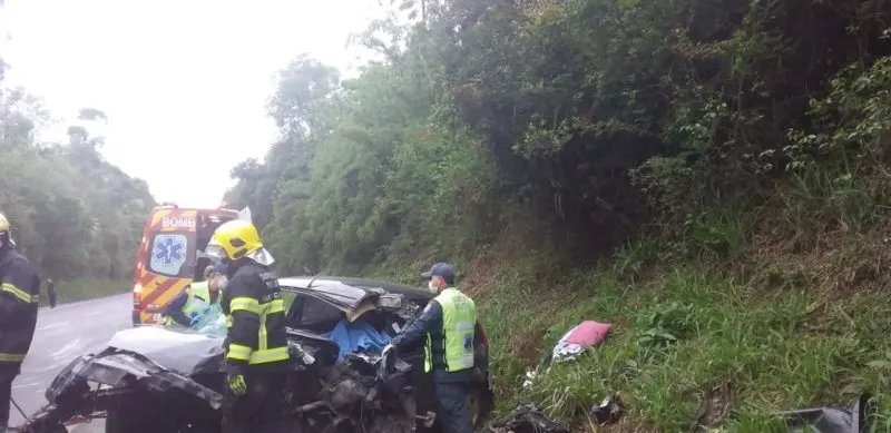 Tr&ecirc;s pessoas morrem em grave acidente na BR-280