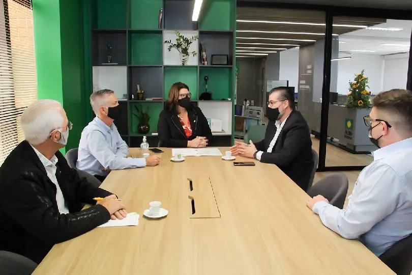 Diretor de Ci&ecirc;ncia, Tecnologia e Inova&ccedil;&atilde;o de SC e ACIBr debatem sobre Centro de Inova&ccedil;&atilde;o