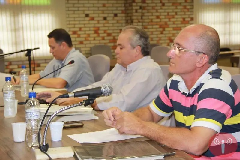 Duas testemunhas são ouvidas em reunião