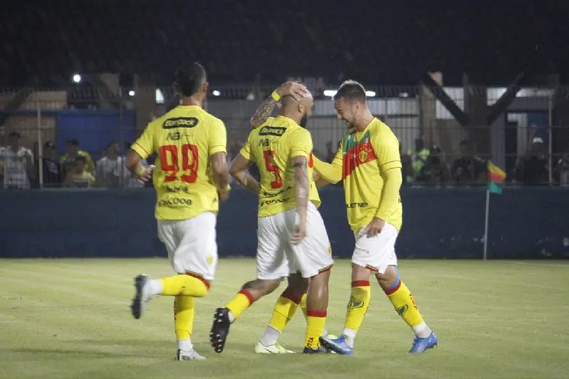 Brusque vence na estreia do Brasileir&atilde;o mesmo com expuls&atilde;o