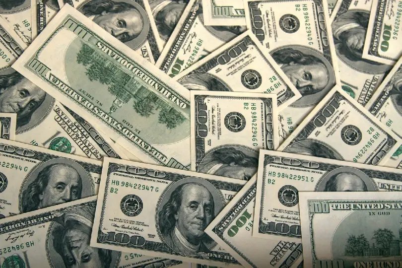 Dólar fecha abaixo de R$ 3,50 pela primeira vez em duas semanas