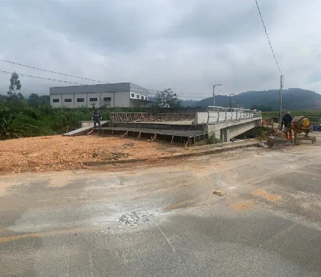 Constru&ccedil;&atilde;o da nova ponte da rua DJ-003 est&aacute; quase finalizada
