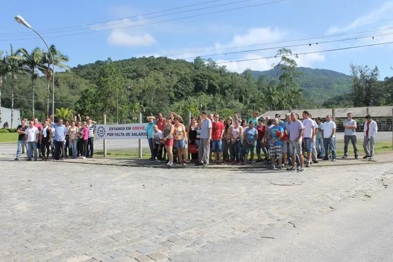 Buettner tem luz cortada e dispensa empregados
