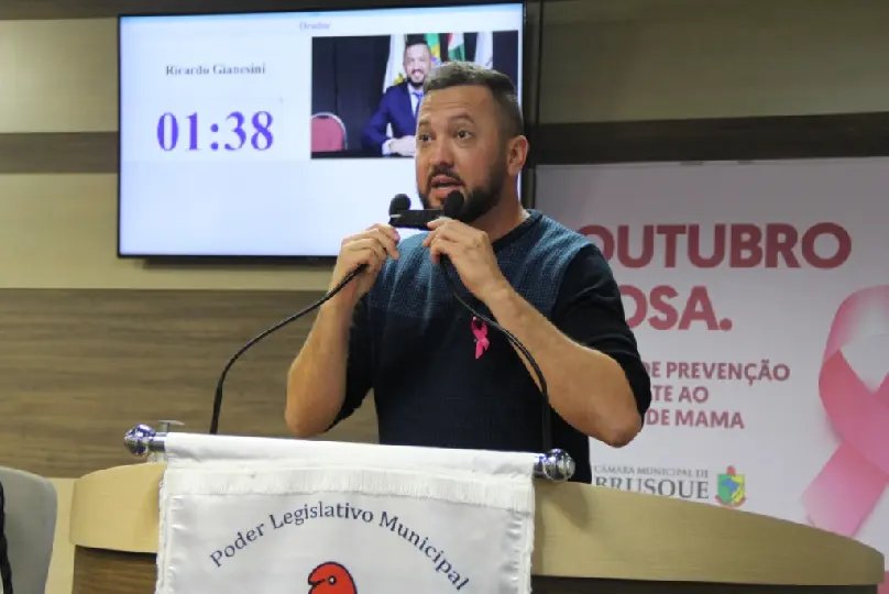 Projeto quer obrigar escolas de Brusque a prestar homenagem &agrave; Bandeira Nacional 