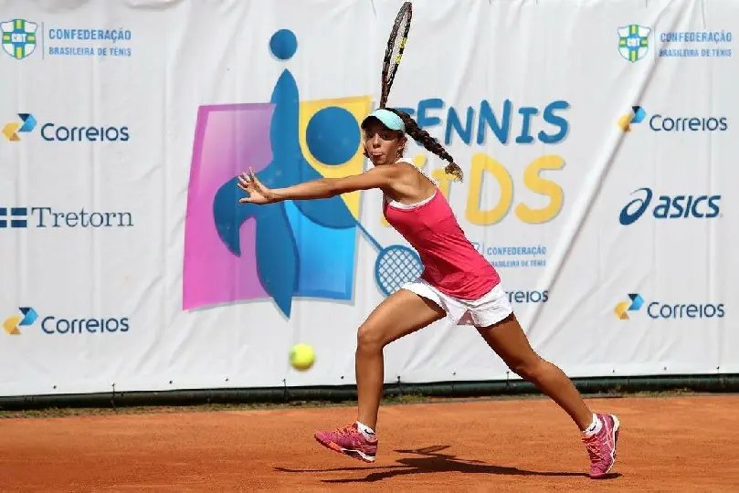 Maria Vitória vai até a semifinal em Curitiba