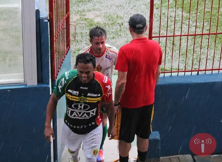  Chuva impede último treino antes de jogo