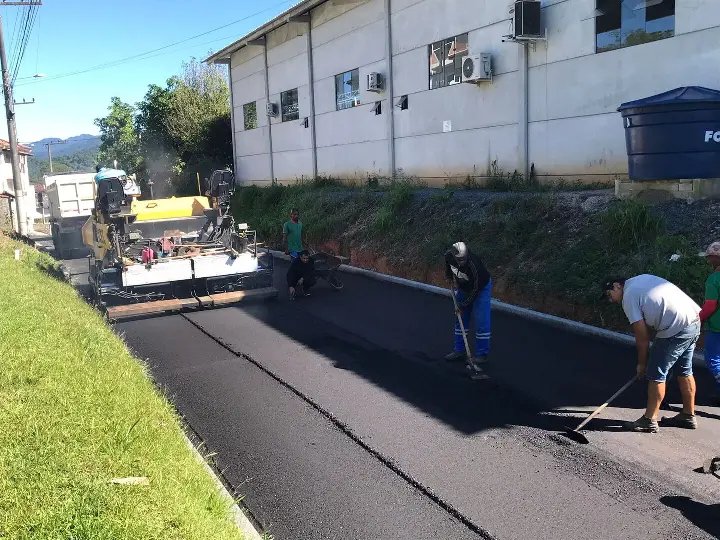 Conclu&iacute;da a pavimenta&ccedil;&atilde;o asf&aacute;ltica na rua DJ-31, no bairro Dom Joaquim