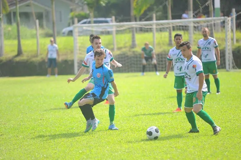 Definidos os semifinalistas das duas divisões