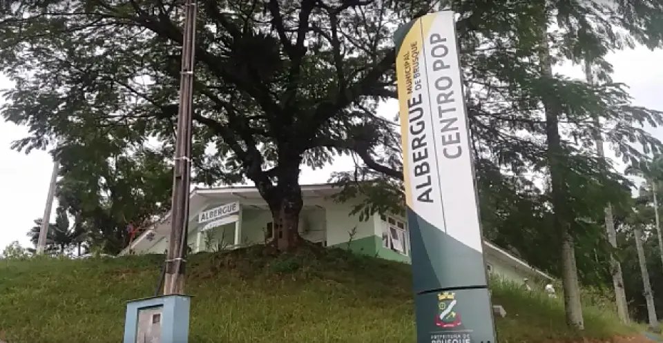 Usu&aacute;rios de albergue reclamam do corte na alimenta&ccedil;&atilde;o e secret&aacute;rio explica os motivos