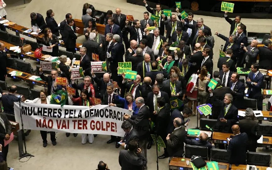 Sessão de discussão do impeachment é a mais longa da história da Câmara
