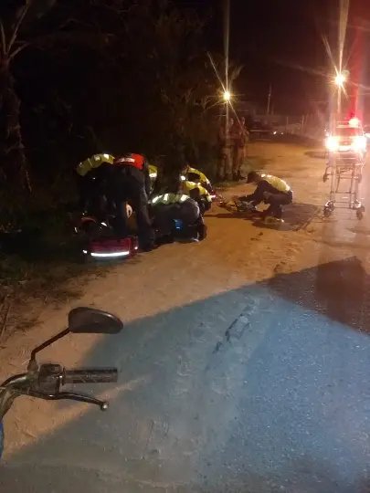 Motociclista &eacute; levado ao hospital ap&oacute;s acidente no bairro &Aacute;guas Claras 