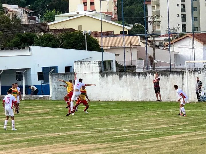 Brusque goleia fora de casa e vence a segunda na Série D