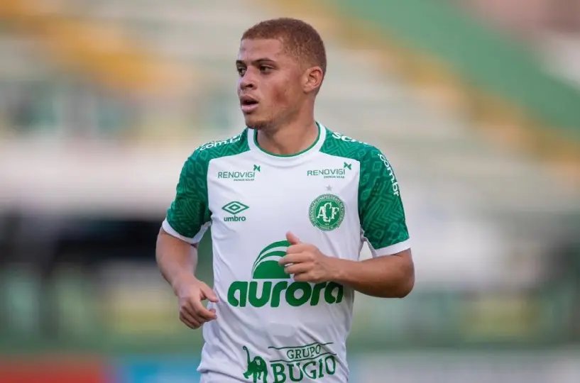 Brusque encaminha acerto com meia Foguinho da Chapecoense