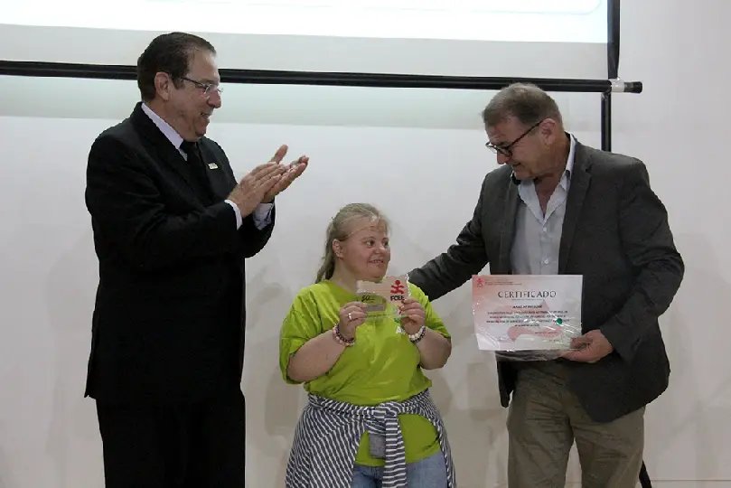 Apae Brusque recebe homenagem em Florianópolis