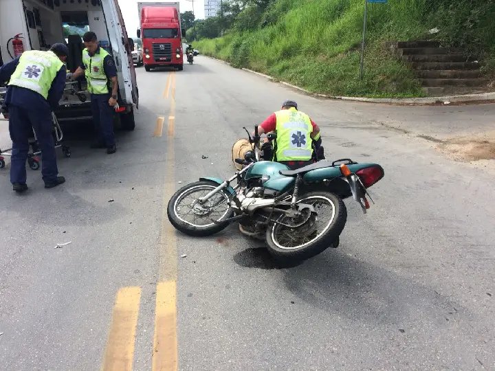 Acidente na Beira-Rio deixa motociclista ferido
