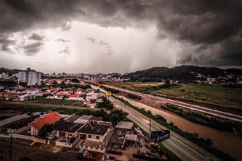 Defesa Civil informa sobre previs&atilde;o de chuva e vento entre as tardes de hoje e amanh&atilde;