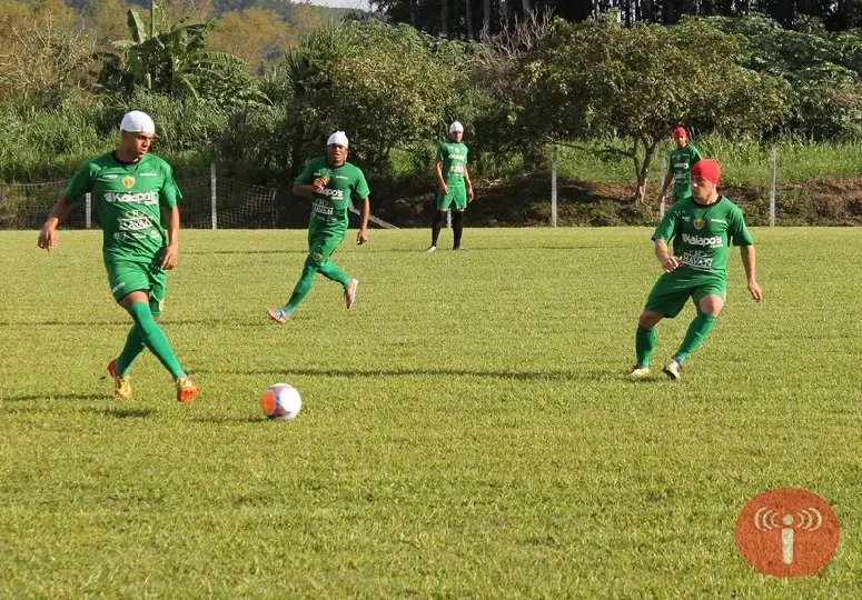 Joceli comanda treino das toucas