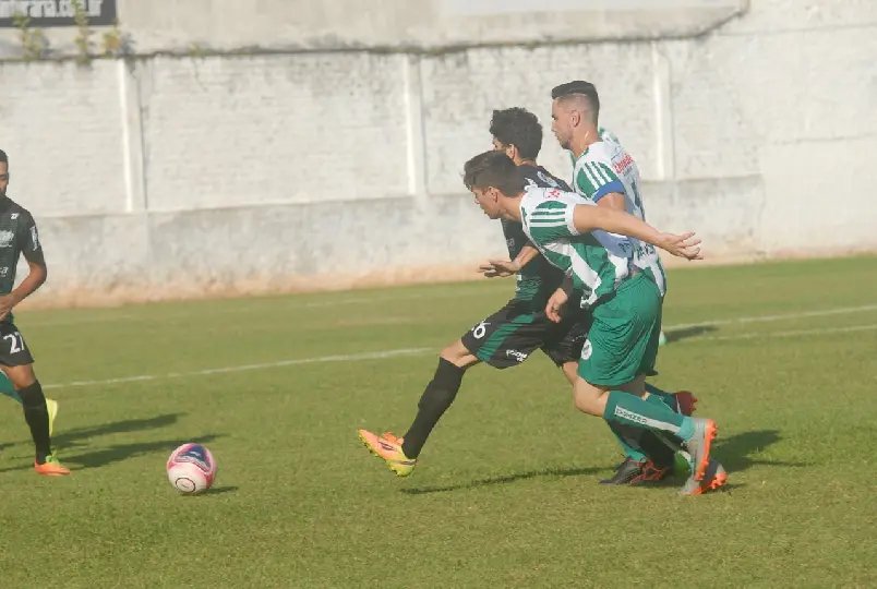 Municipal de Futebol Amador começa com vitória de dois visitantes