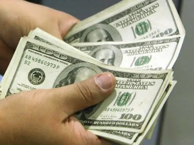 Dólar tem a maior queda em sete meses