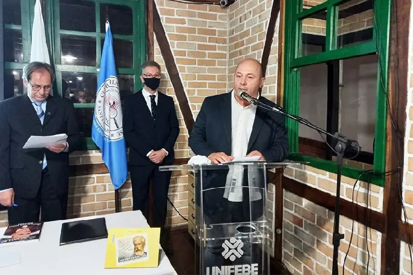 Ari participa de evento na Casa de Brusque