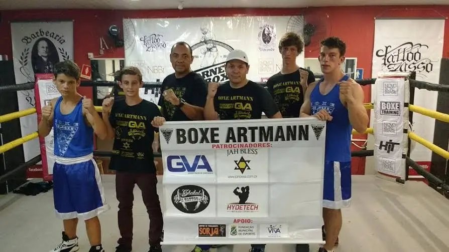 Boxeadores de Brusque estão na semifinal de torneio em Curitiba