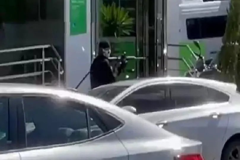 Criminosos assaltam ag&ecirc;ncia de cr&eacute;dito