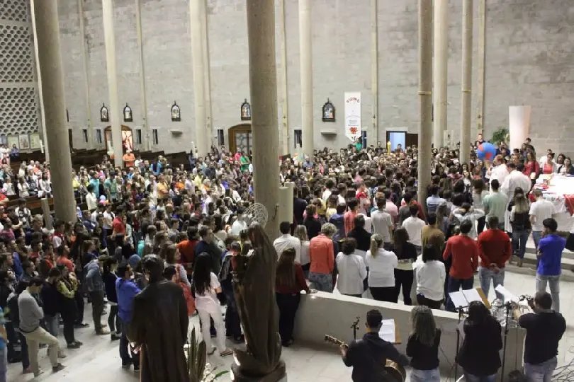 Paróquia São Luís Gonzaga celebra cinco anos da Missa com Jovens