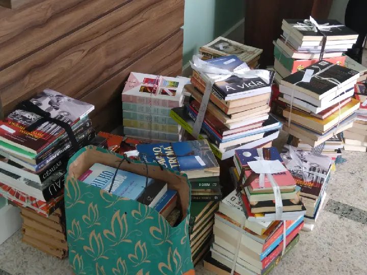 Confraria do Livro e Unifebe arrecadam mais de 600 exemplares para doa&ccedil;&atilde;o