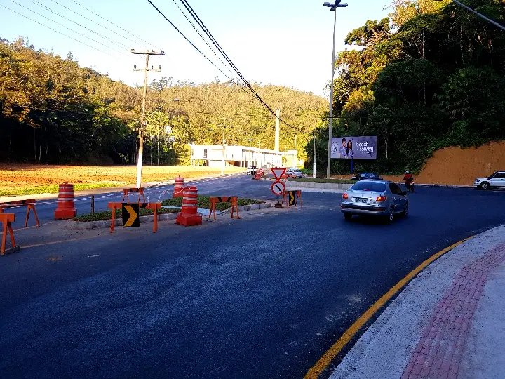 Rotatória da Rua Nova Trento já está em funcionamento