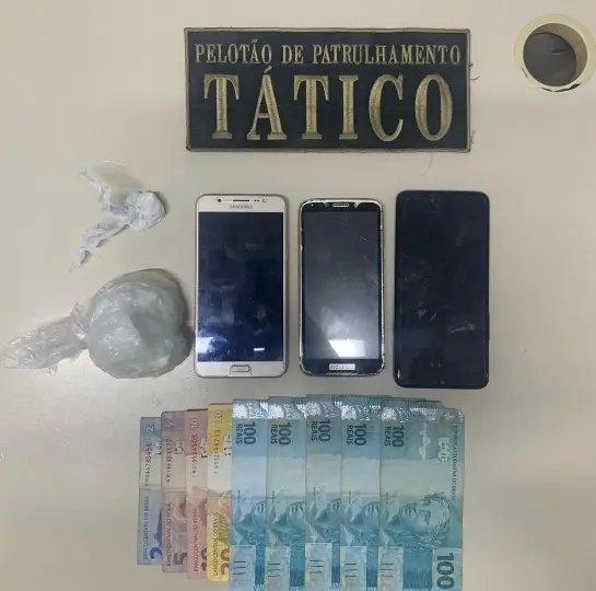 Dois homens s&atilde;o presos por tr&aacute;fico de drogas no Bateas