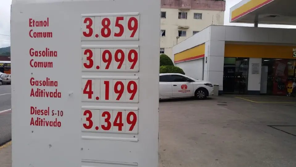 Pre&ccedil;o da gasolina abaixo de R$4,00 em Brusque