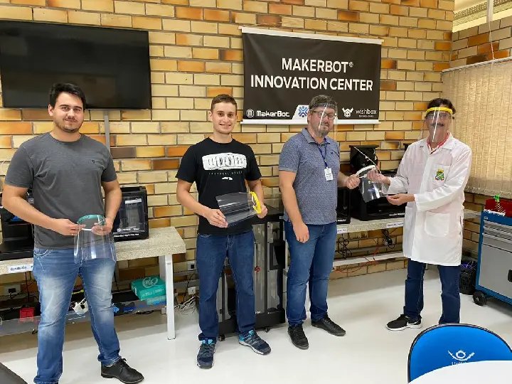 UNIFEBE doa protetores faciais &agrave; Secretaria de Sa&uacute;de de Brusque