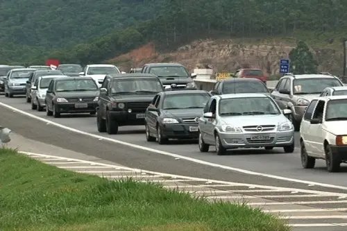 Trânsito intenso nas rodovias