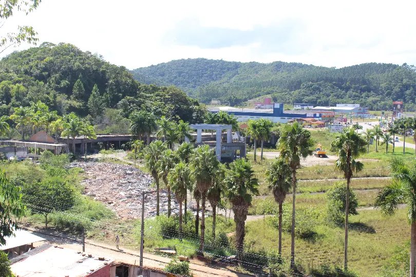 Inicia a demolição do antigo Shopping Vale dos Calçados
