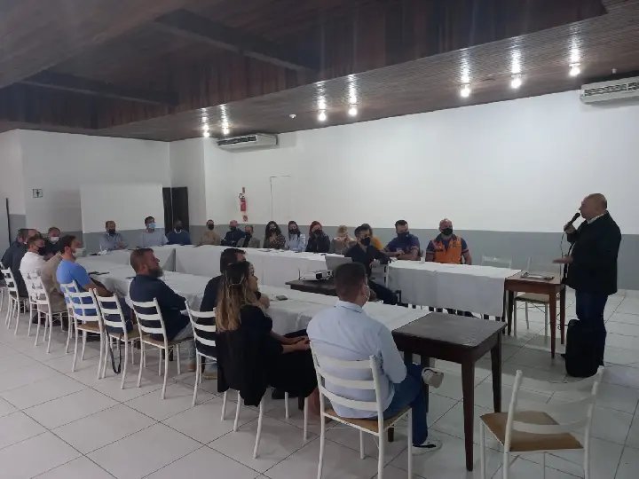Reuni&atilde;o de colegiado faz an&aacute;lise de primeiro semestre de gest&atilde;o brusquense