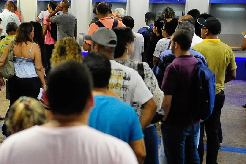 Ag&ecirc;ncia pagar&aacute; R$ 50 mil de multa para cliente que ficar mais de 30 minutos em fila de espera