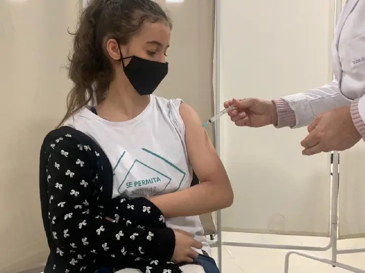 Prefeitura amplia p&uacute;blico para vacina&ccedil;&atilde;o contra a Covid-19 na Uniasselvi