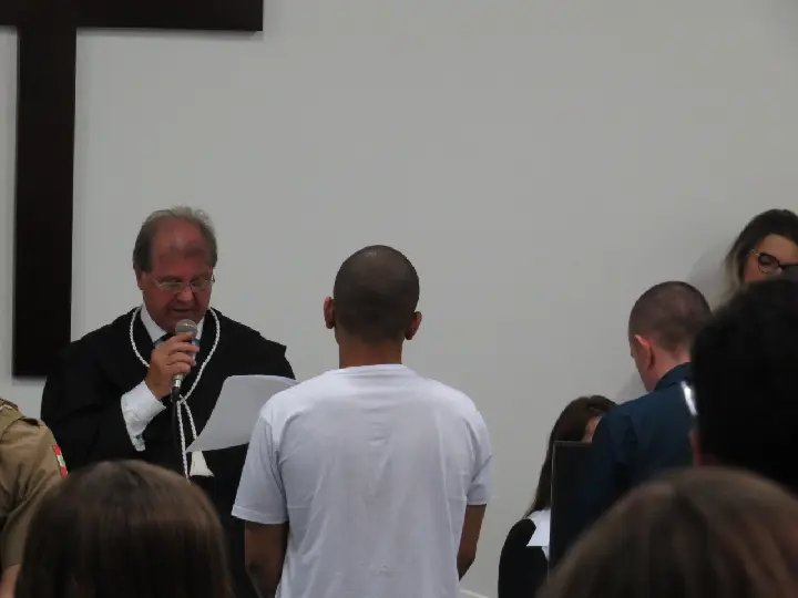 Acusados de matar garota queimada recebem pena pesada da justiça