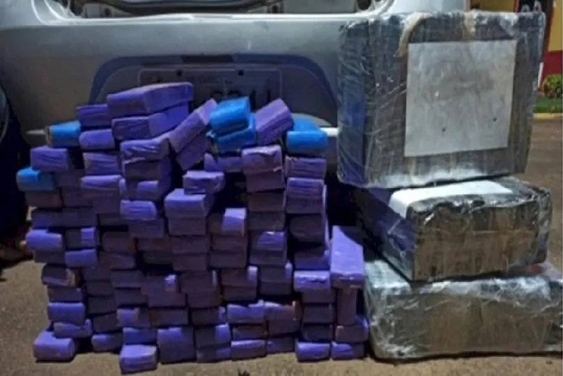 Menor &eacute; apreendido com mais de 110 quilos de droga em SC