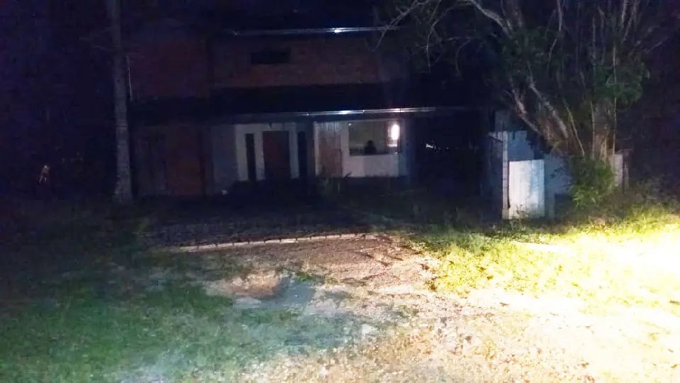 Homens assaltam resid&ecirc;ncia e na fuga colocam fogo nos quartos, em Brusque