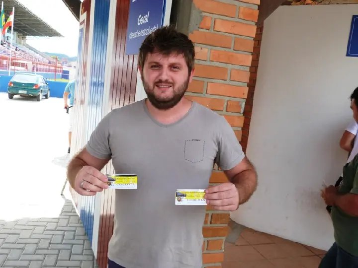 Ingressos vendendo como água