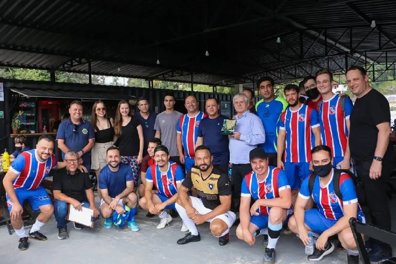 Futebol solid&aacute;rio de comunicadores arrecada doa&ccedil;&otilde;es